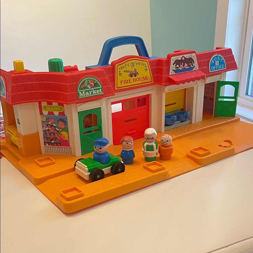 Vintage 1980 Fisher-Price Play Family Little People Main Street